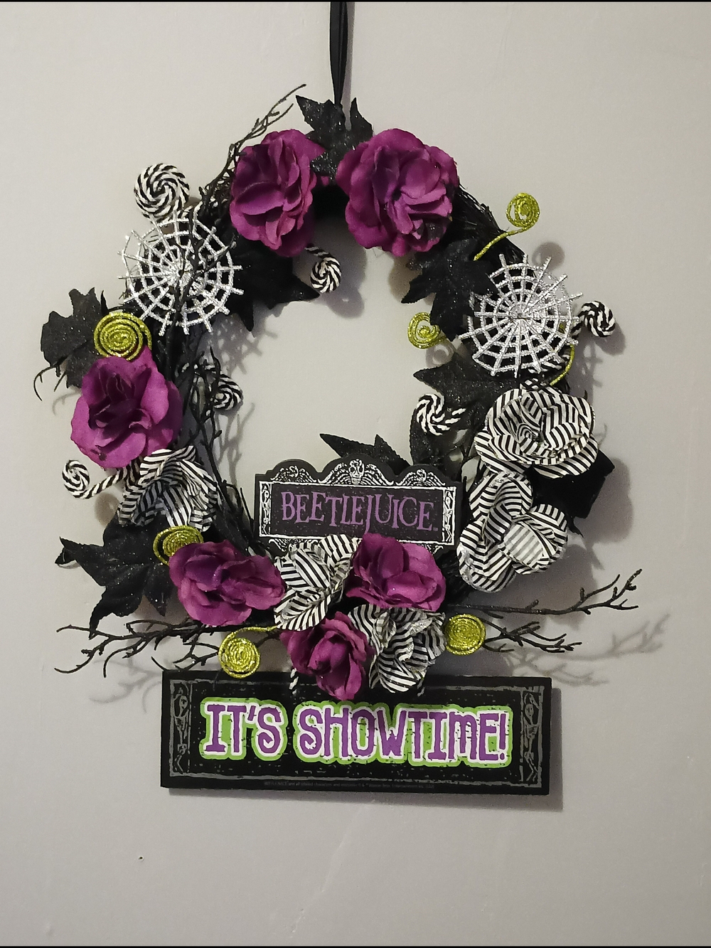Beetlejuice Its Showtime Floral Wreath Purple Black White Roses Spirit Halloween